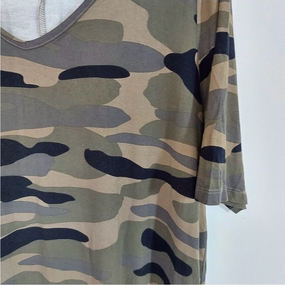 TORRID 2XL camo top v-neck - Picture 5 of 5